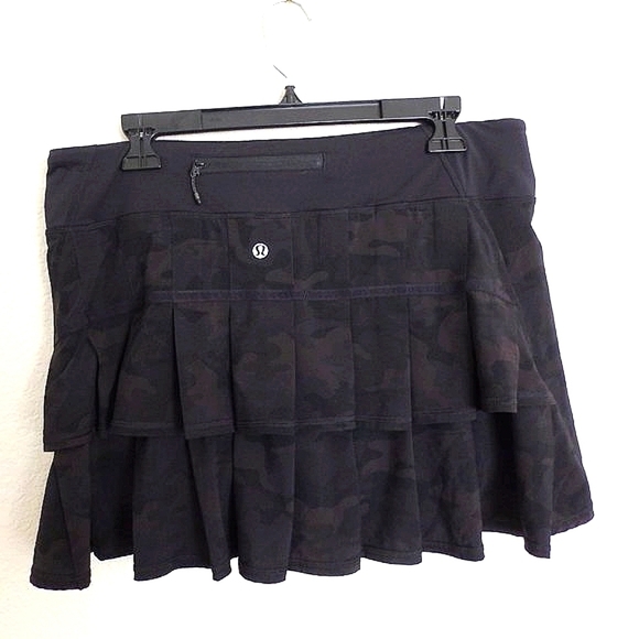 Rare Lululemon Pace Setter Savasana Black Camo Skort sz 10 - Picture 2 of 7